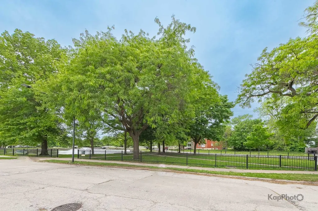 7727 South Stewart Avenue Chicago IL 60620
