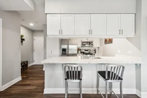 1572 Maple Avenue Evanston IL 60201