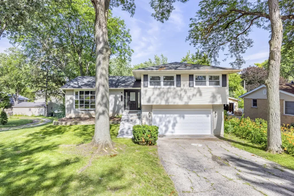 123 Kainer Avenue Barrington IL 60010