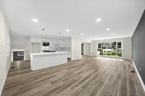 123 Kainer Avenue Barrington IL 60010