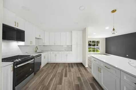 123 Kainer Avenue Barrington IL 60010