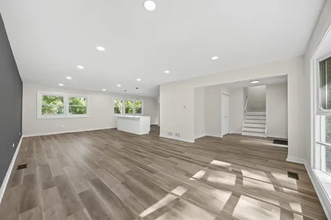 123 Kainer Avenue Barrington IL 60010