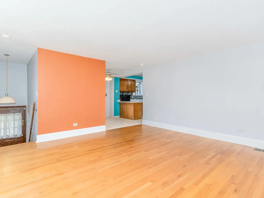 5351 West Waveland Avenue Chicago IL 60641
