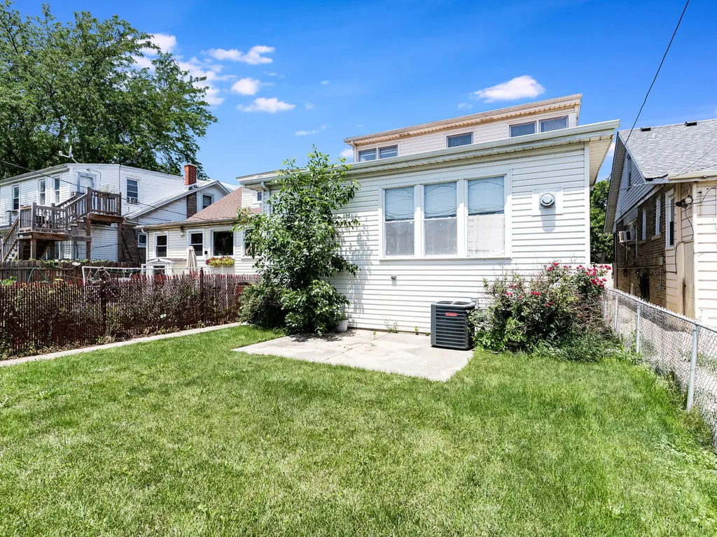 5351 West Waveland Avenue Chicago IL 60641