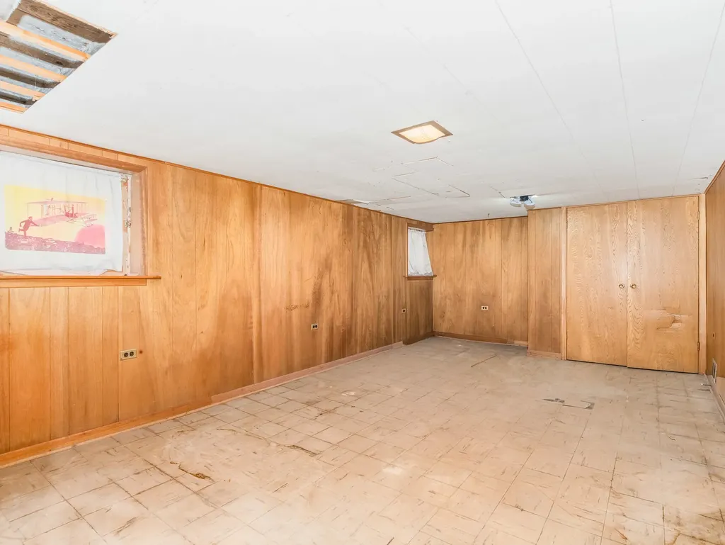 5351 West Waveland Avenue Chicago IL 60641