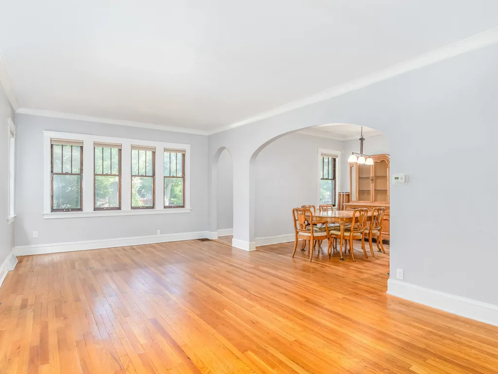 5351 West Waveland Avenue Chicago IL 60641