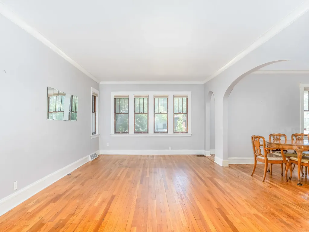 5351 West Waveland Avenue Chicago IL 60641