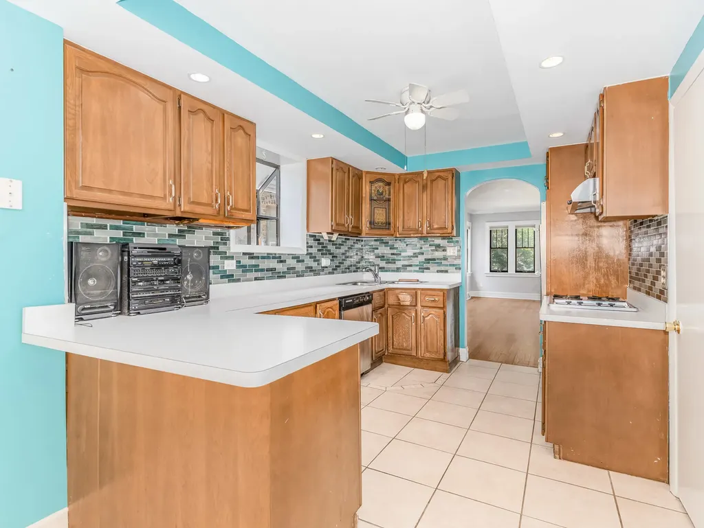 5351 West Waveland Avenue Chicago IL 60641