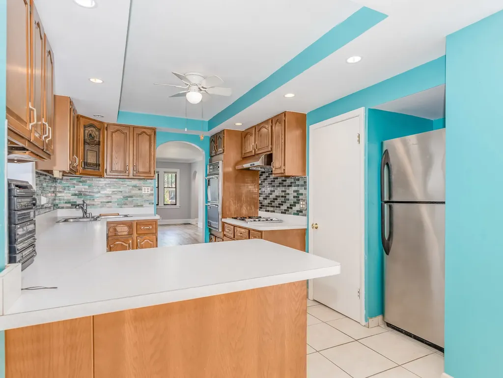 5351 West Waveland Avenue Chicago IL 60641