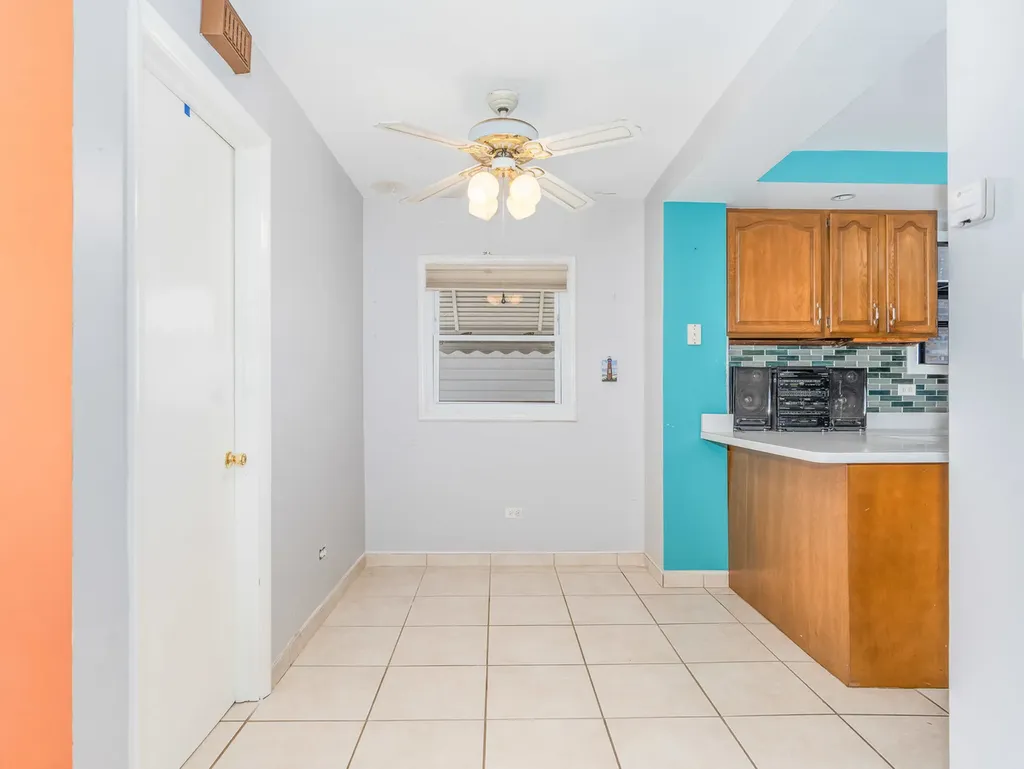 5351 West Waveland Avenue Chicago IL 60641