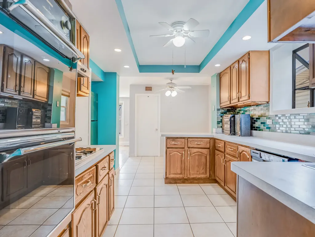 5351 West Waveland Avenue Chicago IL 60641