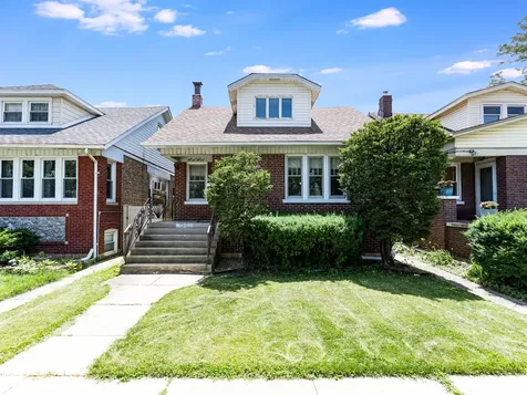 5351 West Waveland Avenue Chicago IL 60641