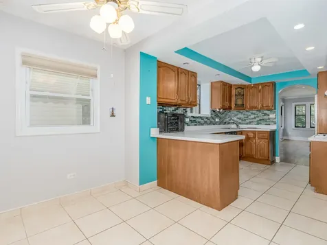 5351 West Waveland Avenue Chicago IL 60641