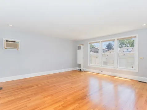 5351 West Waveland Avenue Chicago IL 60641