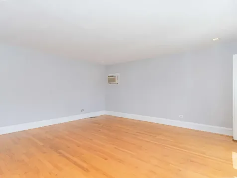 5351 West Waveland Avenue Chicago IL 60641