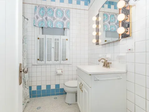 5351 West Waveland Avenue Chicago IL 60641