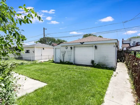 5351 West Waveland Avenue Chicago IL 60641