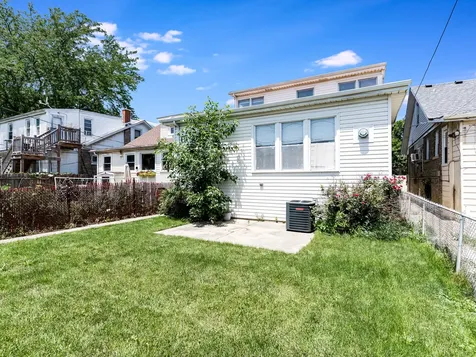 5351 West Waveland Avenue Chicago IL 60641