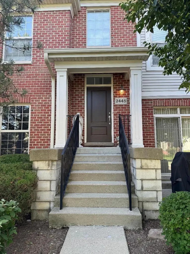2445 Waterbury Lane Buffalo Grove IL 60089