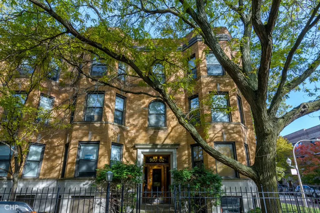 900 West Grace Street Chicago IL 60613