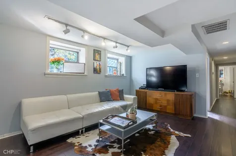 900 West Grace Street Chicago IL 60613
