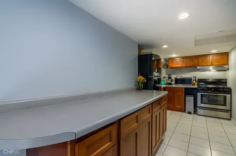 900 West Grace Street Chicago IL 60613