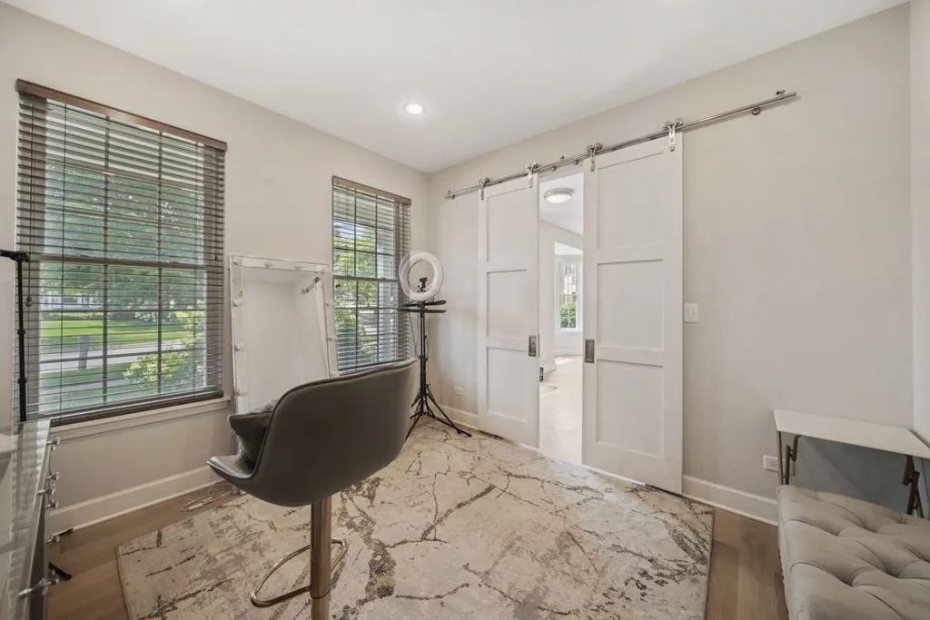 902 Chatham Drive Carol Stream IL 60188
