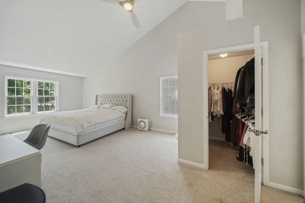 902 Chatham Drive Carol Stream IL 60188