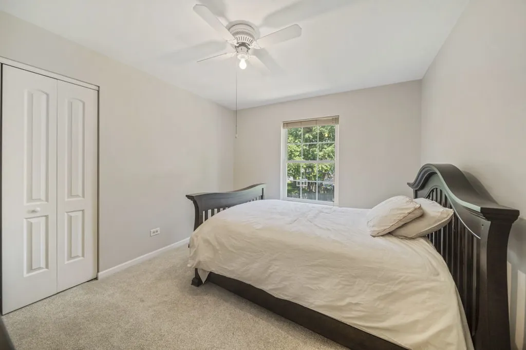 902 Chatham Drive Carol Stream IL 60188