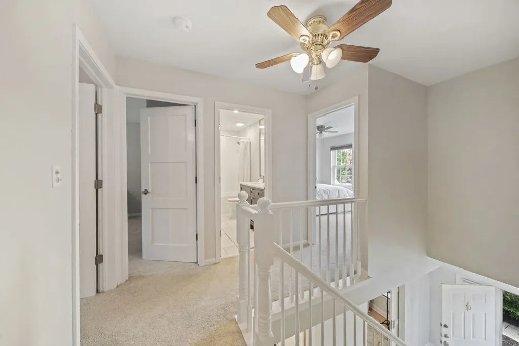 902 Chatham Drive Carol Stream IL 60188