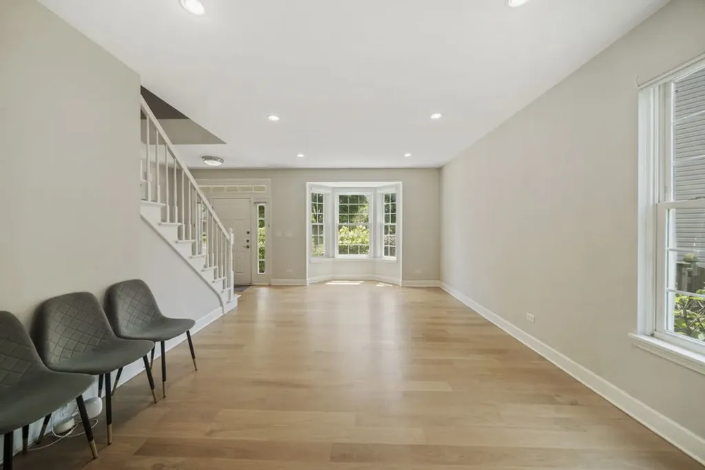 902 Chatham Drive Carol Stream IL 60188