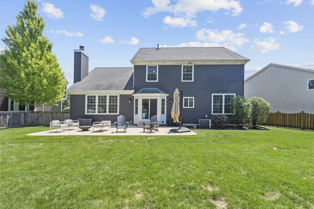 902 Chatham Drive Carol Stream IL 60188