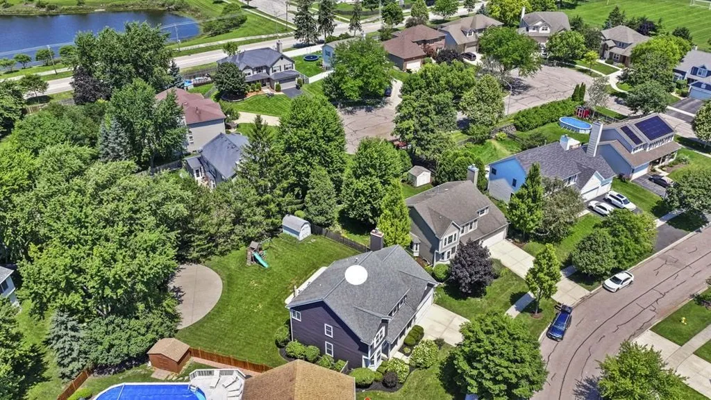 902 Chatham Drive Carol Stream IL 60188