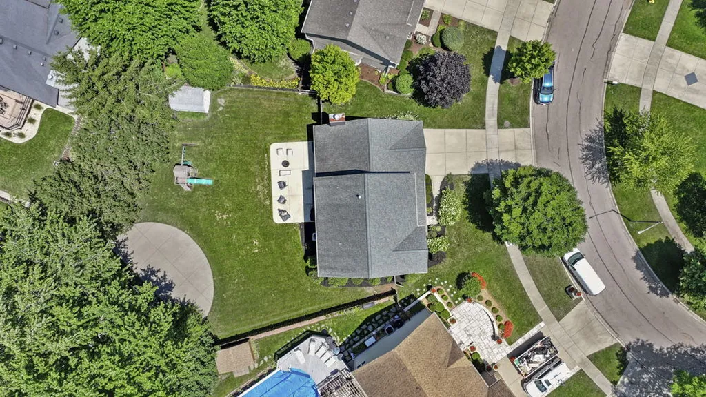 902 Chatham Drive Carol Stream IL 60188