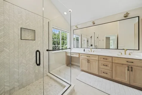 902 Chatham Drive Carol Stream IL 60188