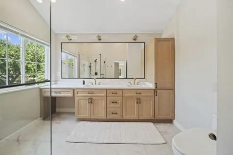 902 Chatham Drive Carol Stream IL 60188