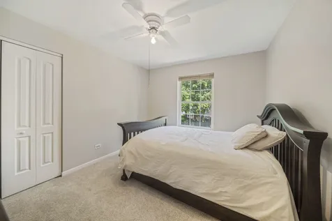 902 Chatham Drive Carol Stream IL 60188