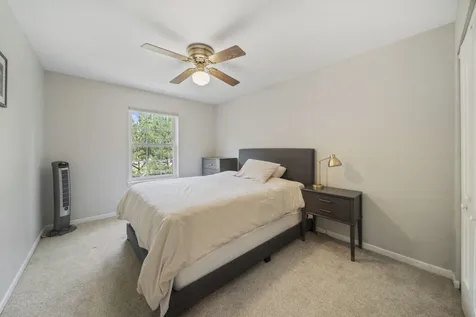 902 Chatham Drive Carol Stream IL 60188
