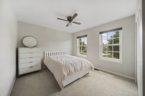 902 Chatham Drive Carol Stream IL 60188