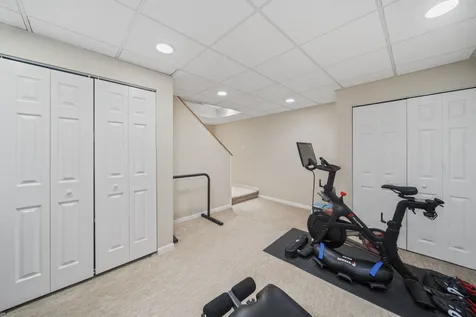 902 Chatham Drive Carol Stream IL 60188
