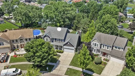 902 Chatham Drive Carol Stream IL 60188