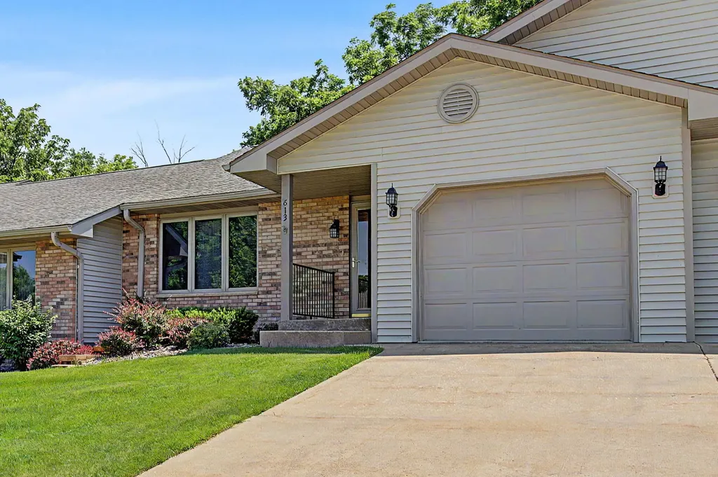 813 Shadow Bluff Drive Galena IL 61036