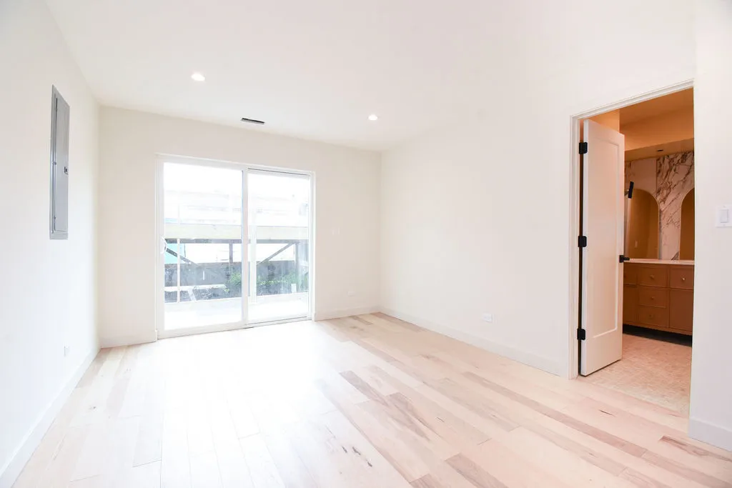 3547 West Hirsch Street Chicago IL 60651