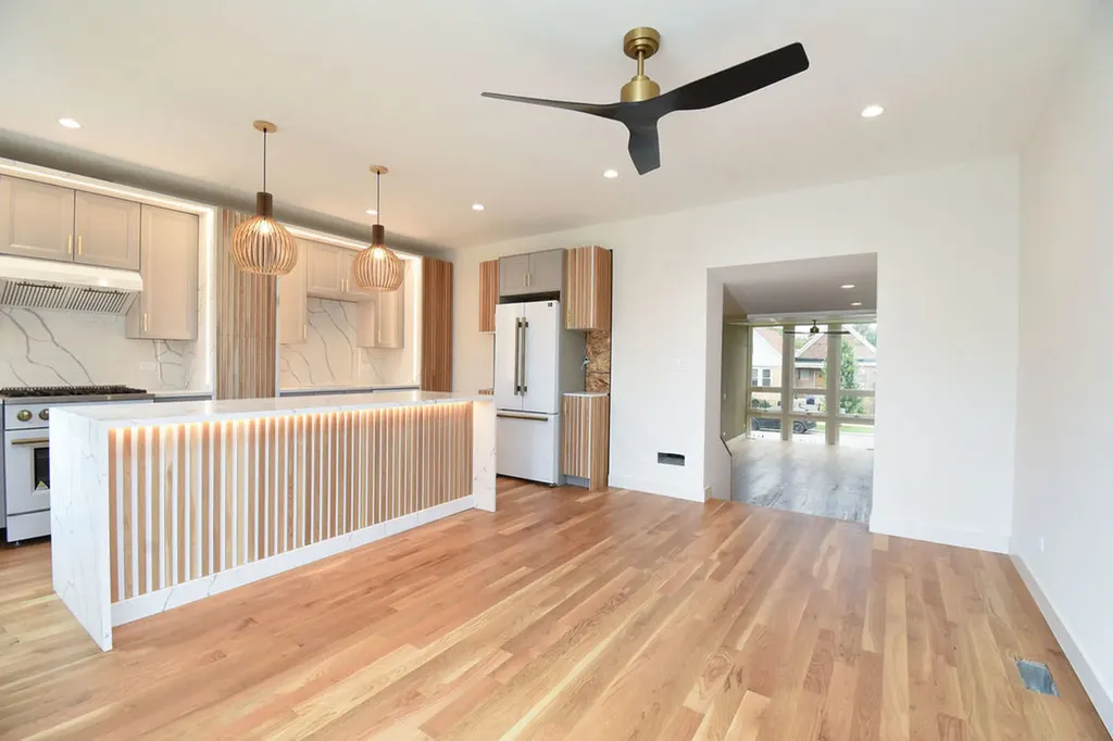 3547 West Hirsch Street Chicago IL 60651