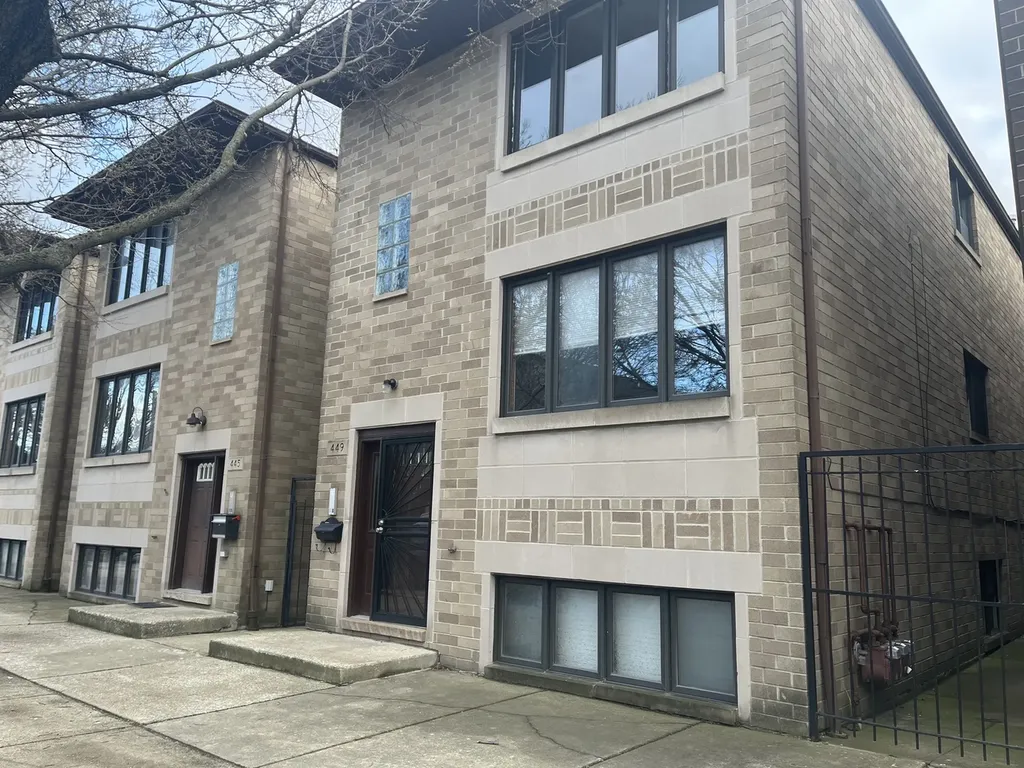449 West 37th Street Chicago IL 60609