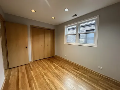 449 West 37th Street Chicago IL 60609