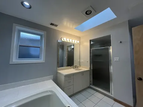 449 West 37th Street Chicago IL 60609