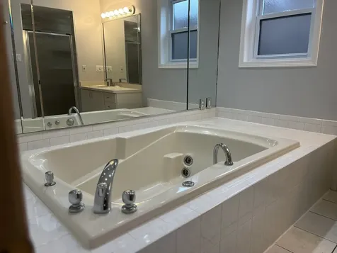 449 West 37th Street Chicago IL 60609