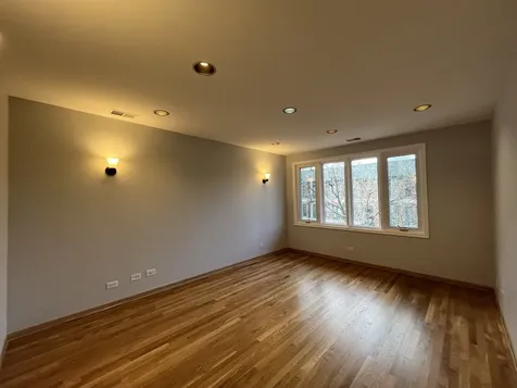 449 West 37th Street Chicago IL 60609