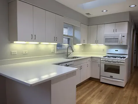 449 West 37th Street Chicago IL 60609